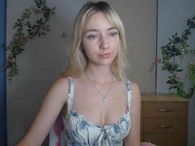 LuciaGlow webcam