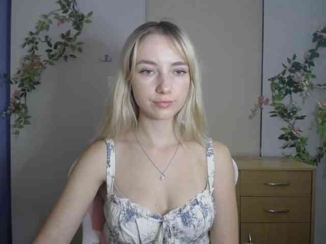 LuciaGlow webcam