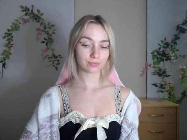 LuciaGlow webcam
