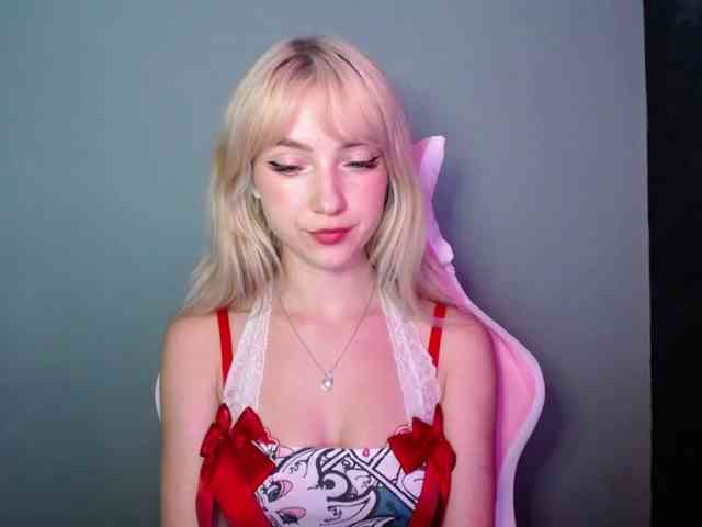 LuciaGlow webcam