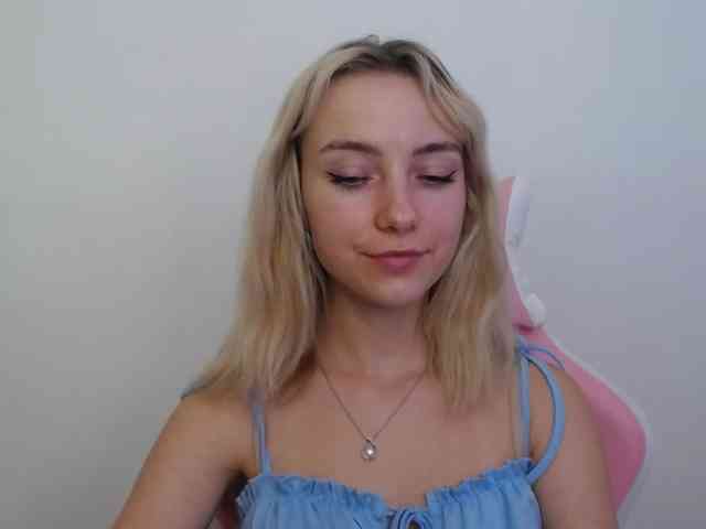 LuciaGlow webcam