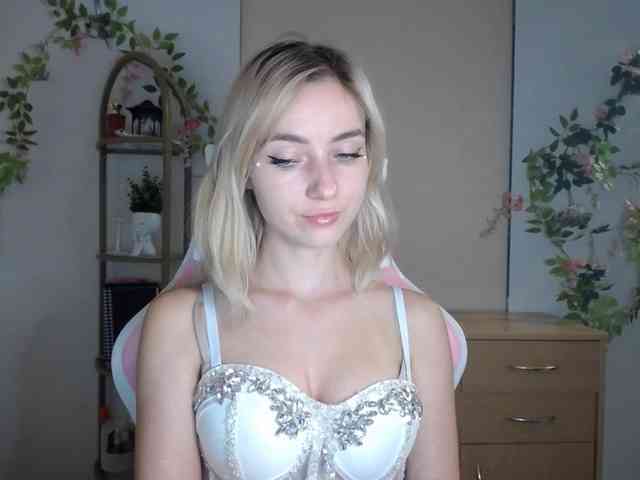 LuciaGlow webcam