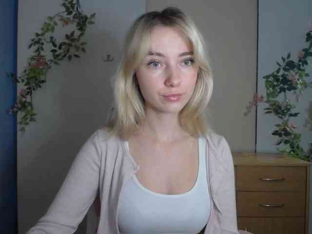 LuciaGlow webcam