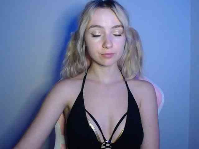 LuciaGlow webcam