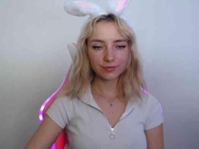 LuciaGlow webcam
