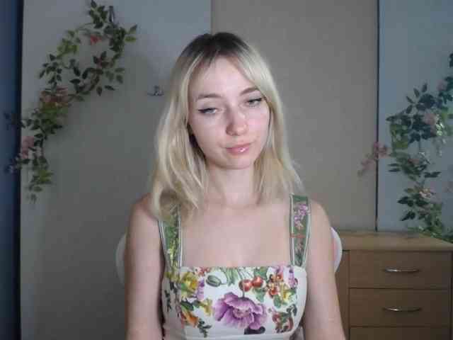 LuciaGlow webcam
