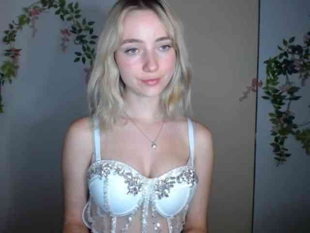 LuciaGlow webcam