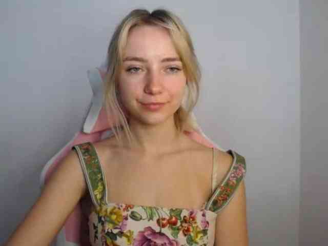 LuciaGlow webcam
