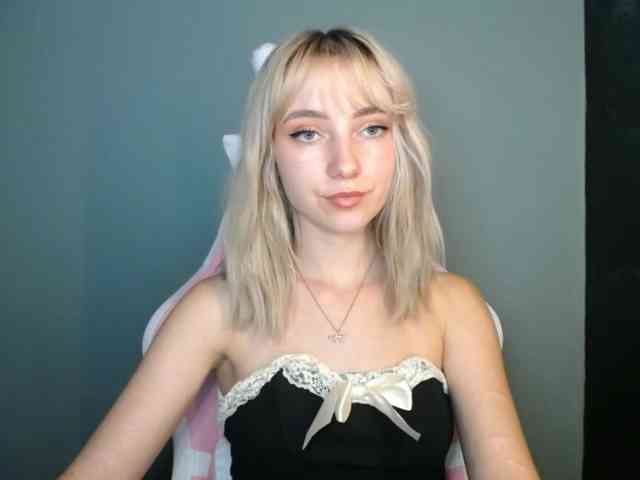 LuciaGlow webcam