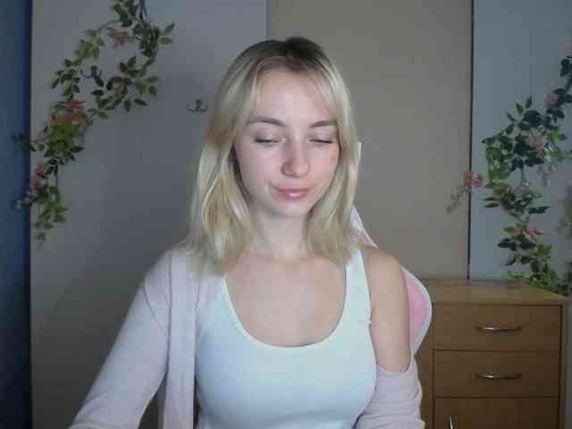 LuciaGlow webcam