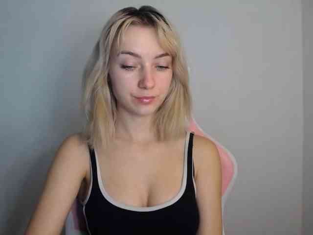 LuciaGlow webcam