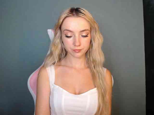 LuciaGlow webcam