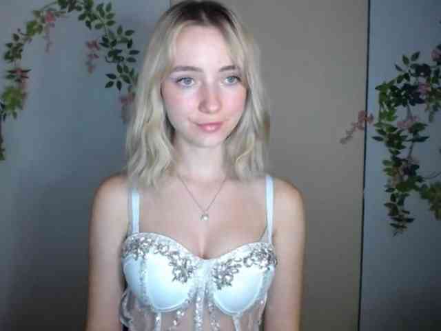 LuciaGlow webcam
