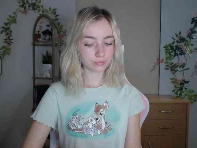 LuciaGlow webcam