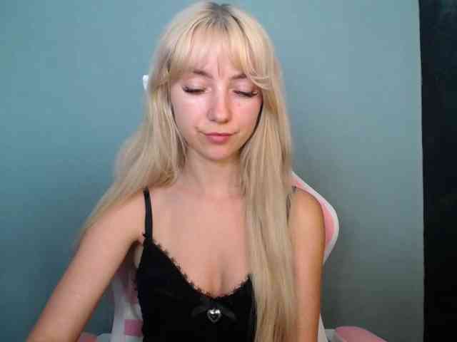 LuciaGlow webcam