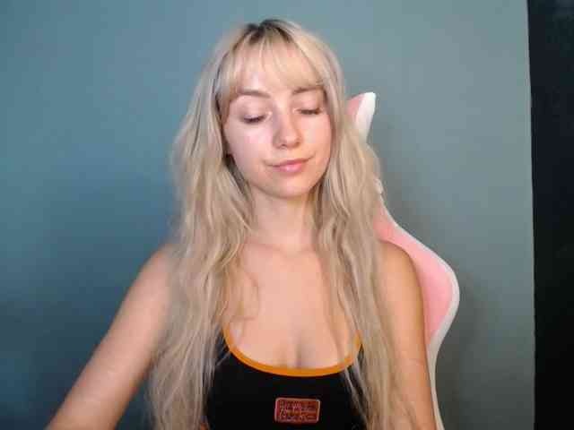 LuciaGlow webcam