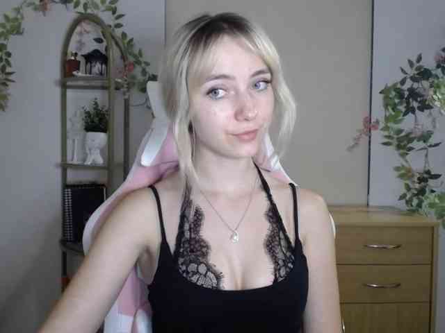 LuciaGlow webcam
