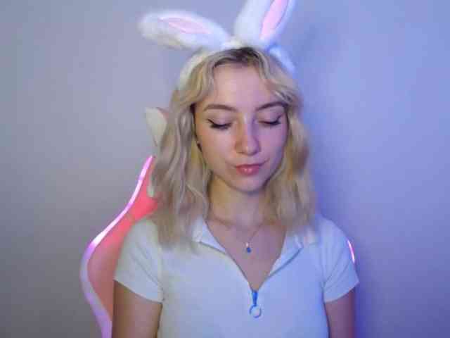 LuciaGlow webcam