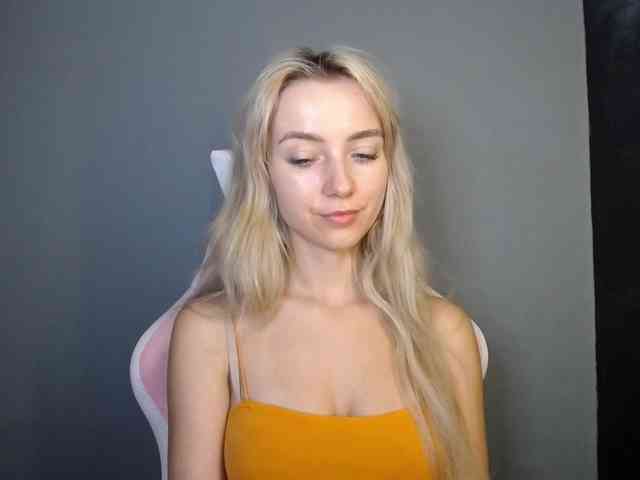 LuciaGlow webcam