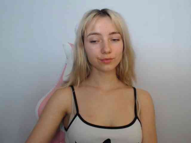 LuciaGlow webcam