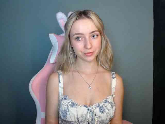 LuciaGlow webcam