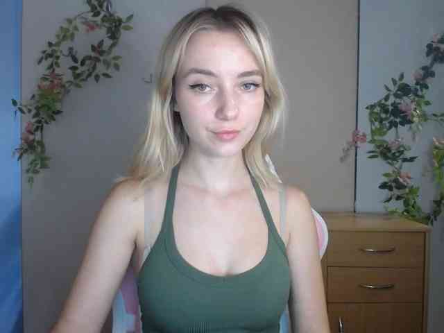 LuciaGlow webcam