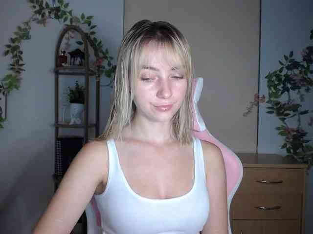 LuciaGlow webcam
