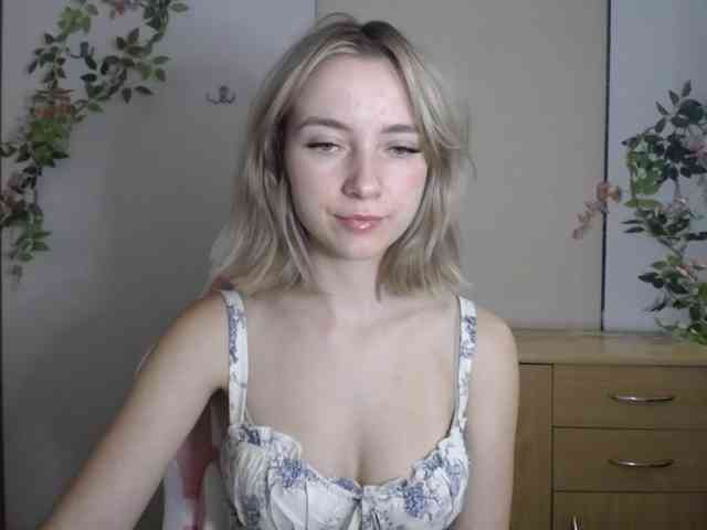 LuciaGlow webcam