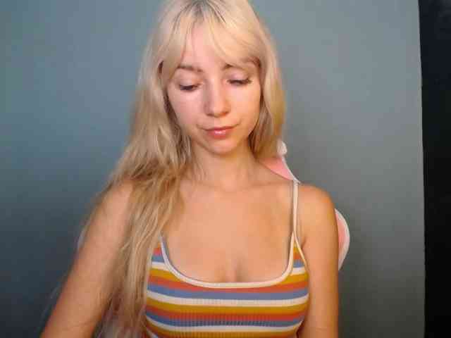 LuciaGlow webcam