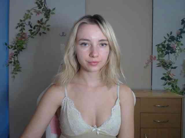LuciaGlow webcam