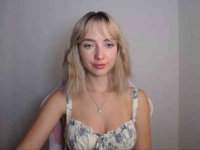 LuciaGlow webcam