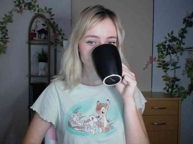 LuciaGlow webcam