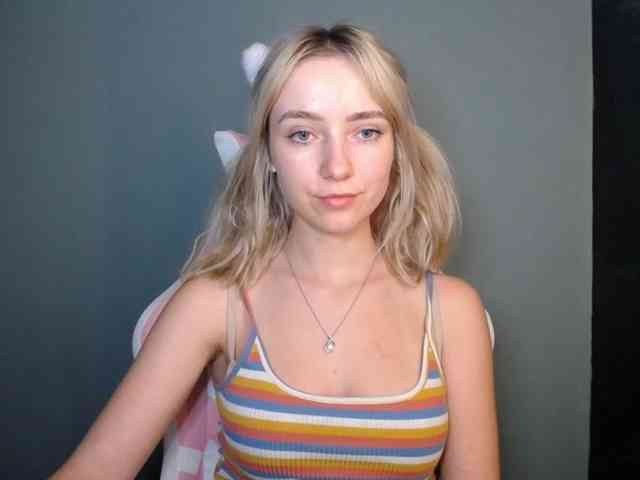LuciaGlow webcam