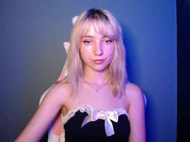 LuciaGlow webcam