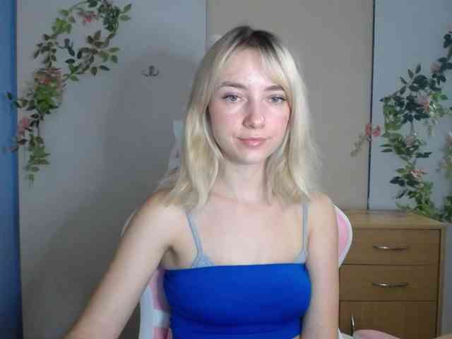 LuciaGlow webcam
