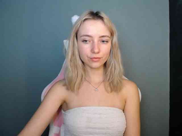 LuciaGlow webcam
