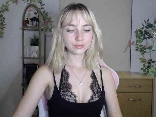 LuciaGlow webcam