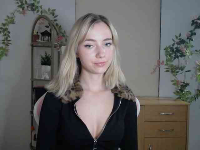 LuciaGlow webcam