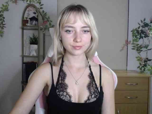 LuciaGlow webcam
