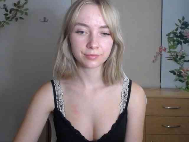 LuciaGlow webcam