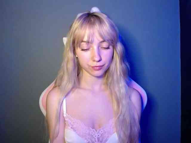 LuciaGlow webcam
