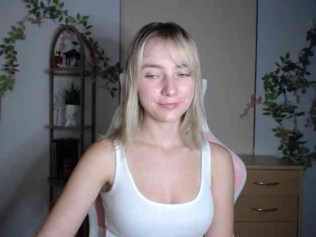 LuciaGlow webcam