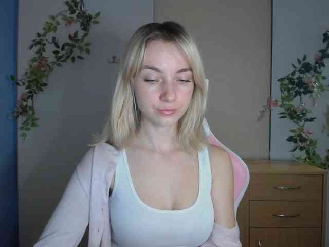 LuciaGlow webcam