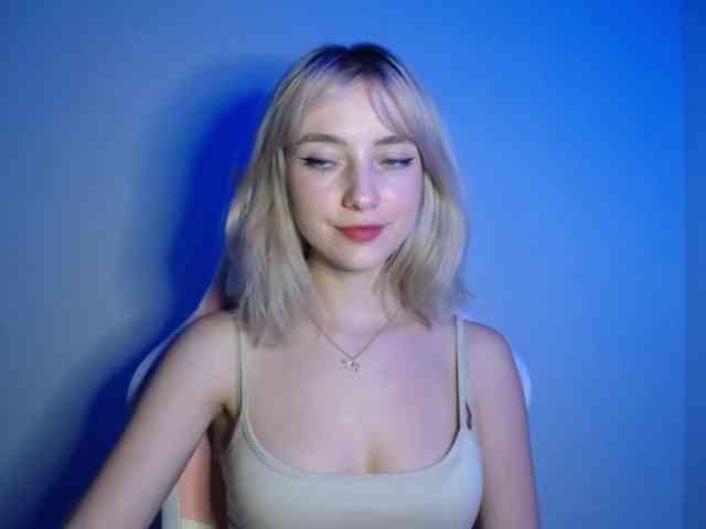 LuciaGlow webcam
