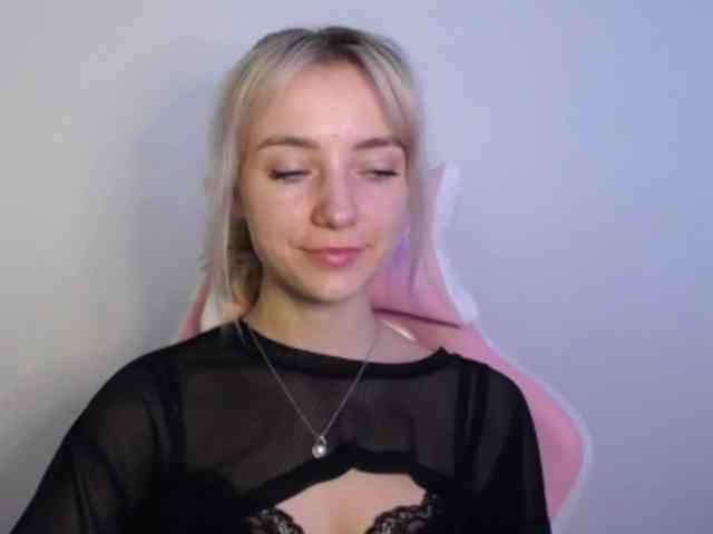 LuciaGlow webcam
