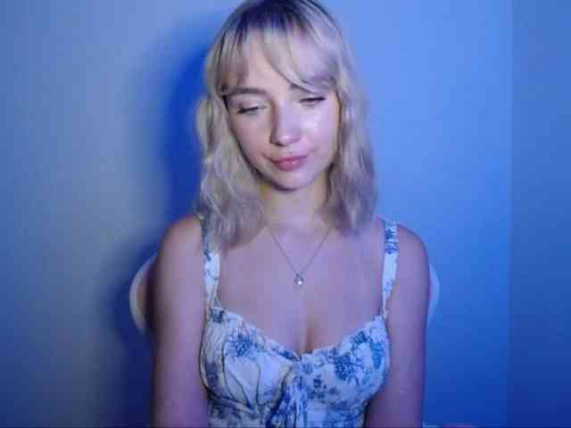 LuciaGlow webcam