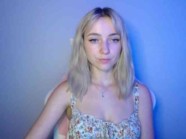 LuciaGlow webcam