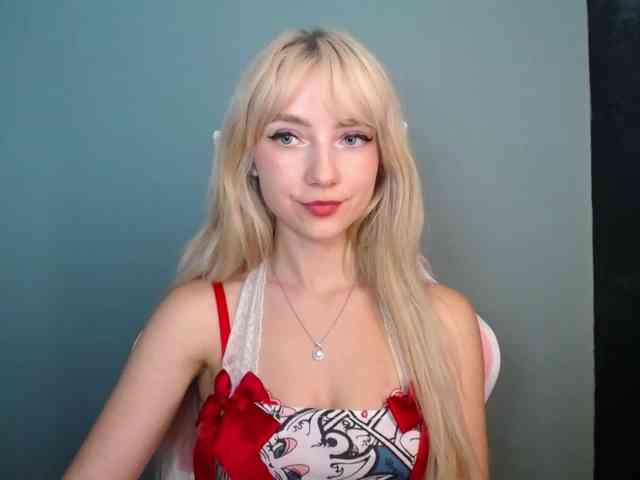 LuciaGlow webcam