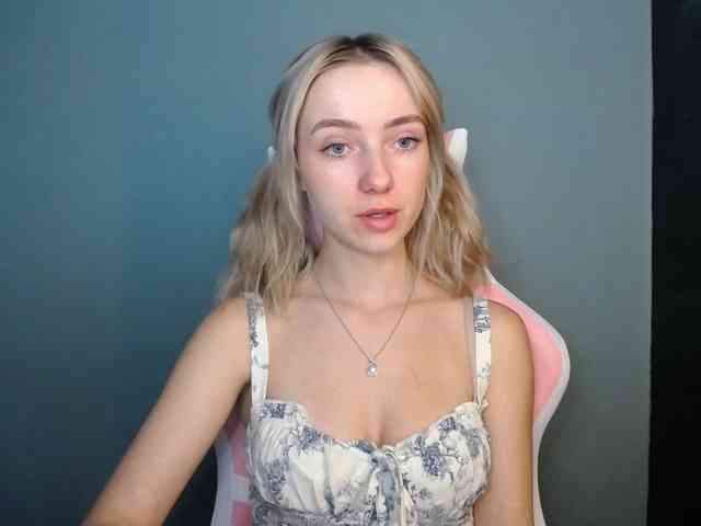LuciaGlow webcam