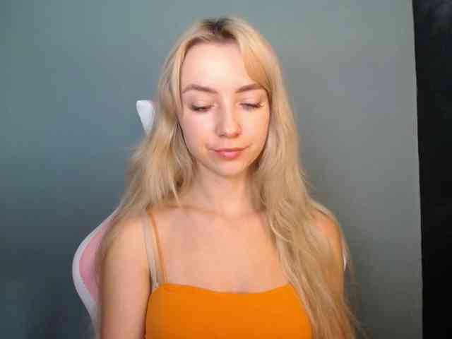 LuciaGlow webcam